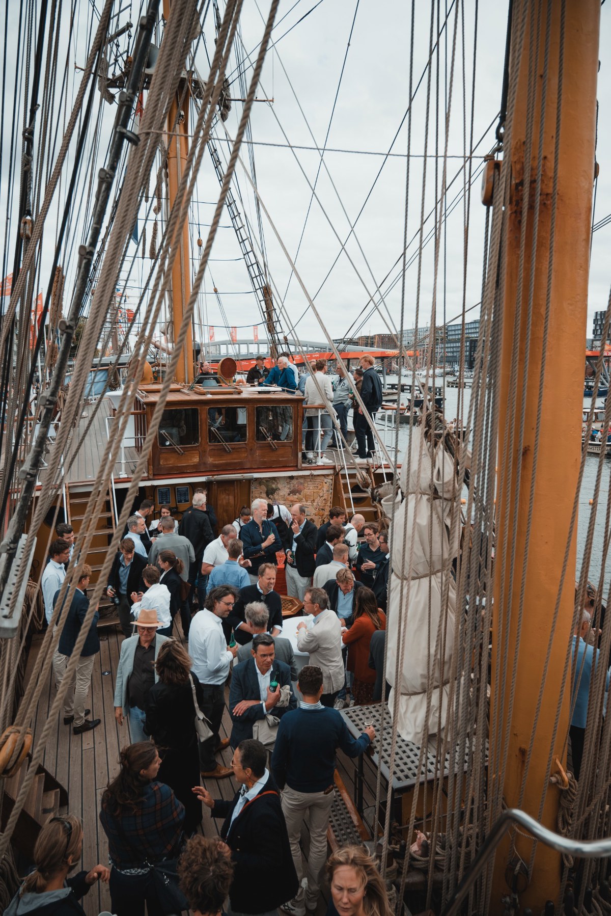 De borrel van DVME op de Bark Europa tijdens SAIL Amsterdam