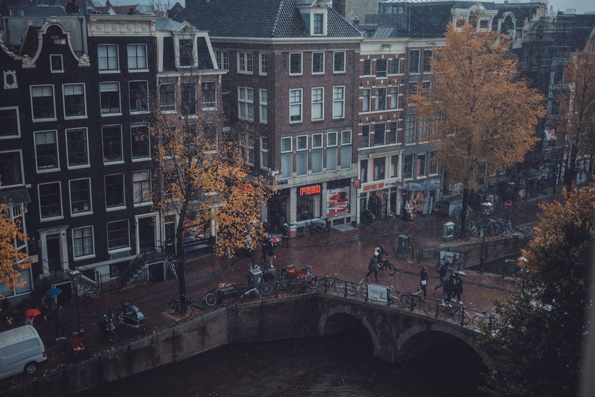 Uitzicht op de Amsterdamse straten