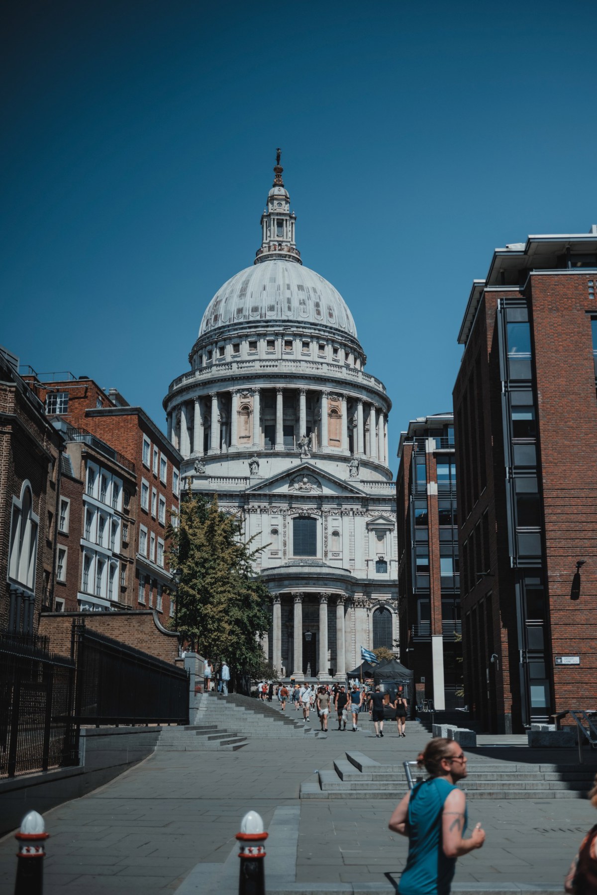 St. Paul's Cathedral op een mooie zomerdag.
