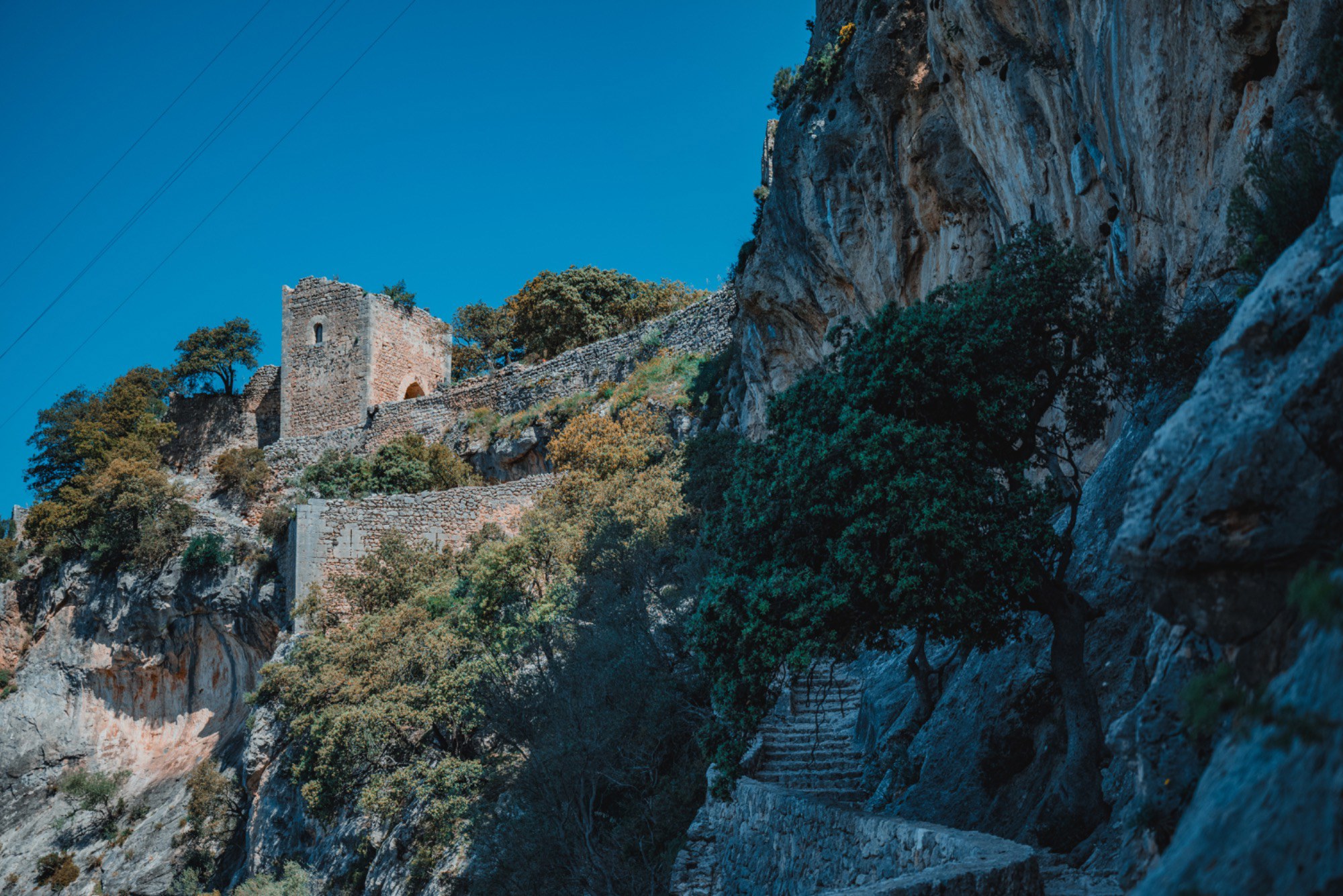 Castell d'Alaro met het laatste stukje pad ernaartoe