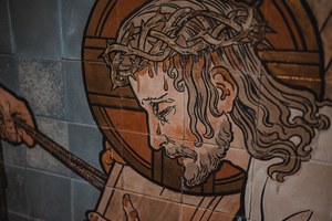 Een beeltenis van Jezus Christus in het Royal Delft Museum