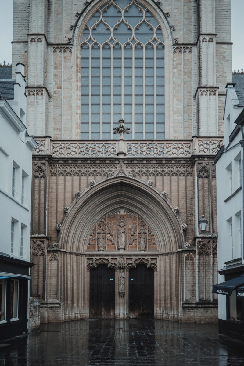 Ingang van de kathedraal in Antwerpen